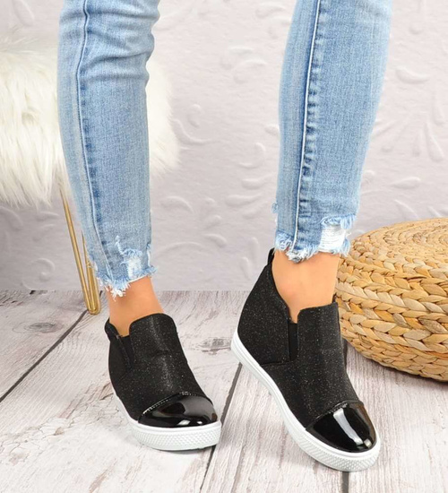 Dziewczęce trampki na niskim koturnie CZARNE /C1-3 4300 S174/