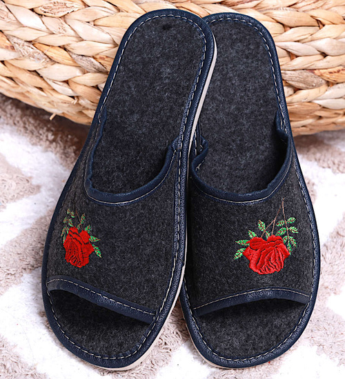Filcowe kapcie damskie z haftem /G11-1 15285 S172/