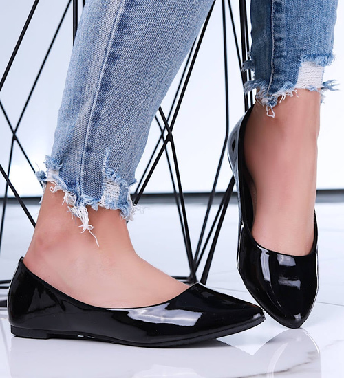 Klasyczne czarne balerinki lakierowane /F10-2 15639 T197/