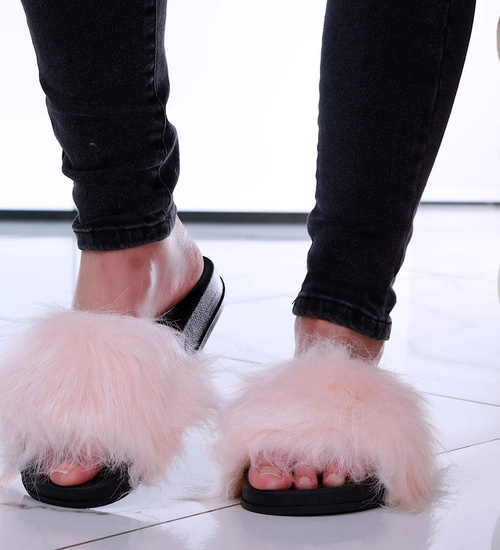 Różowo czarne klapki damskie z futerkiem /F9-2 15193 T199/