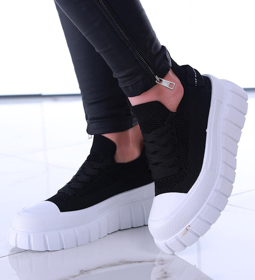 Wsuwane czarne trampki na platformie /F7-3 13434 S298/