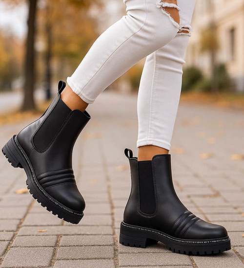 Czarne wysokie botki sztyblety na platformie /C1-1 18303 T3/