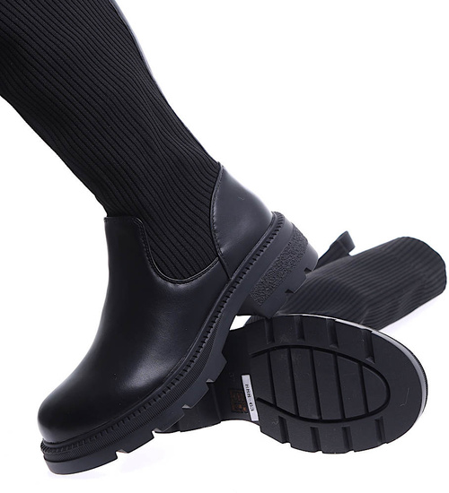 Czarne kozaki damskie na platformie z elastyczną cholewką / A1-2 15309 T792/