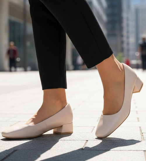 Beżowe czółenka na niskim obcasie /A6-3 +h2 18226 W102/