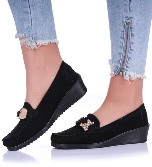 Czarne zamszowe czółenka na koturnie /B1-2 18191 W135/