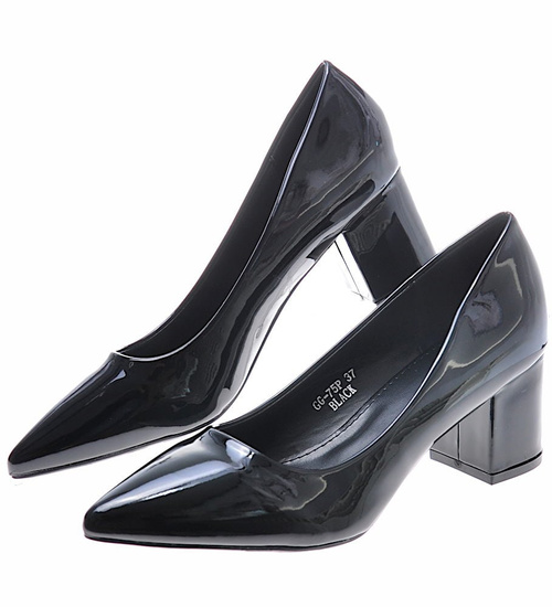 Czarne czółenka damskie na słupku /A1-3 9682 S397/