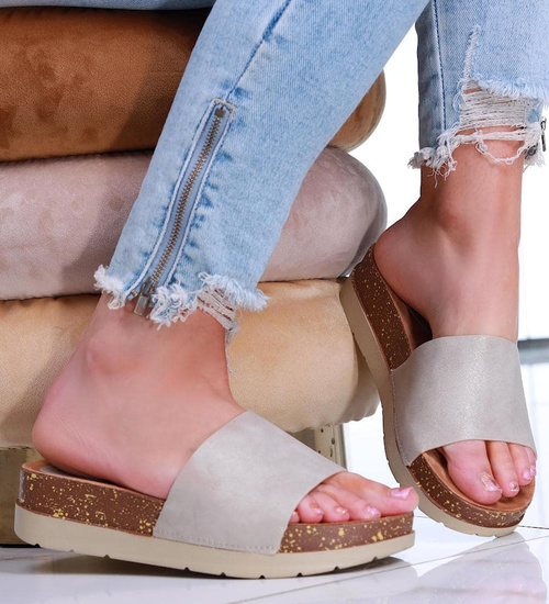 Srebrne klapki damskie na platformie /A10-2 16109 T231/