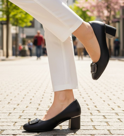 Klasyczne czarne czółenka na klocku /F5-2 18631 T357/