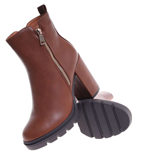 Karmelowe botki damskie na grubym obcasie /B6-2 18402 G284/