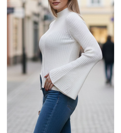 Śliczna bluzka z szerokimi rękawami w kolorze Ecru /E2-1 UB451 T?/