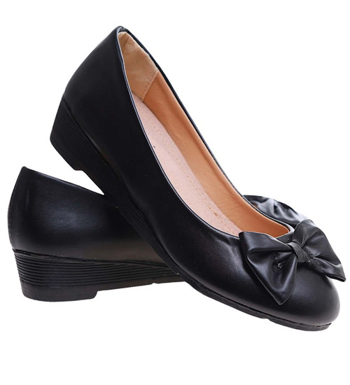 Czarne czółenka na niskim koturnie /C3-2 14607 T144/