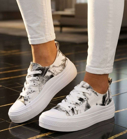 Sznurowane trampki damskie na wysokiej podeszwie /D7-2 13769 S197/