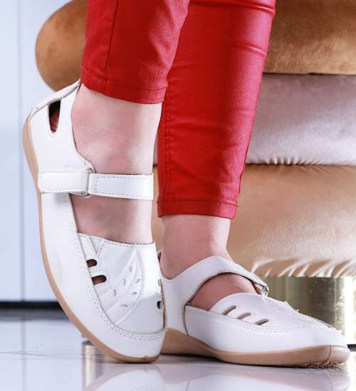 Białe ażurowe półbuty damskie z rzepem /G8-1 13883 T100/ Białe ażurowe półbuty damskie z rzepem /G8-1 13883 T100/