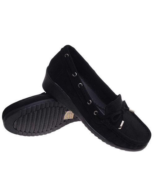 Czarne czółenka na niskim koturnie /G11-2 18221 W233/