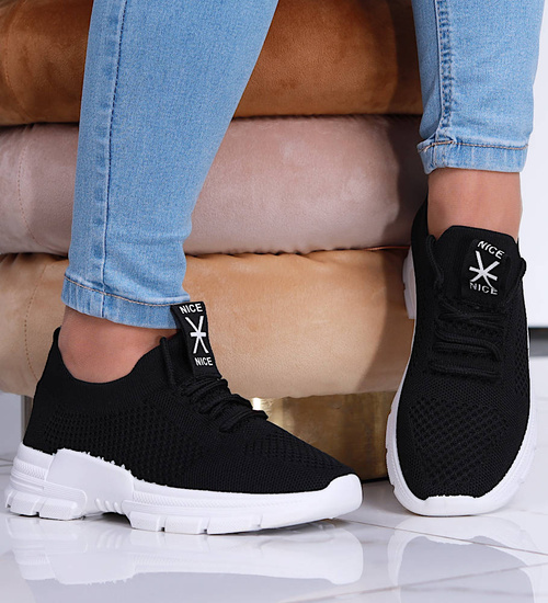 Czarne wsuwane buty sportowe /D2-3 16147 G280/