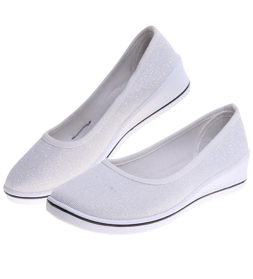 Białe błyszczące wsuwane tenisówki na niskim koturnie /E8-3 16157 T286/