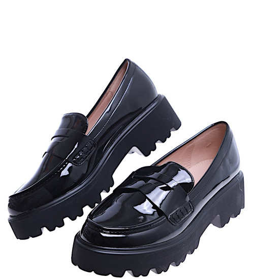 Wsuwane czarne półbuty damskie na platformie /G11-2 14650 T640/