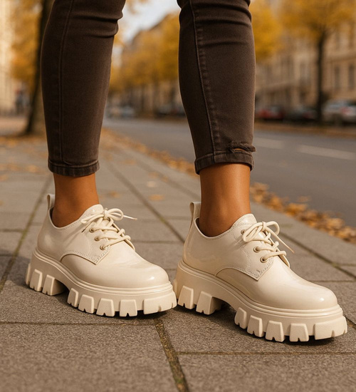 Beżowe półbuty loafersy na platformie /i6-2 18489 W12-3/