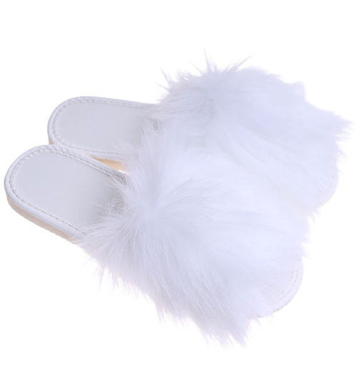 Białe klapki z efektownym futerkiem /F5-1 3824 S197/