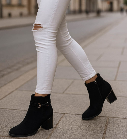 Botki damskie ocieplane na niskim obcasie Czarne /E7-2 18238 W522/