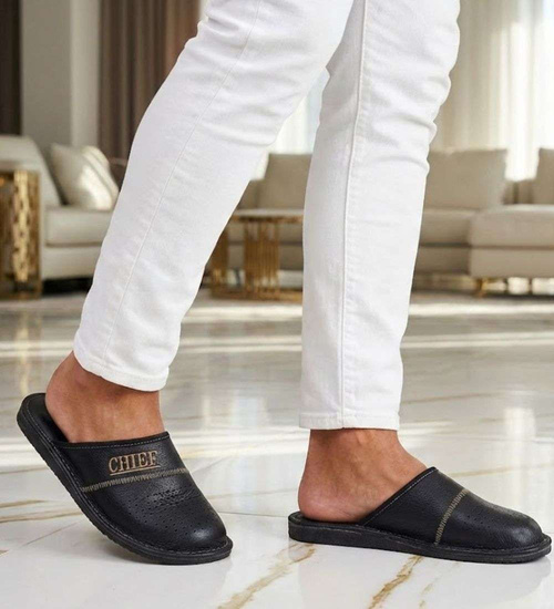 Skórzane kryte klapki domowe Chief czarne /G5-1 18684 S290/