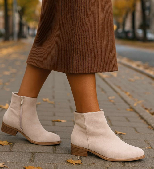 Beżowe botki damskie na płaskim obcasie /K3-1 18509 W232/