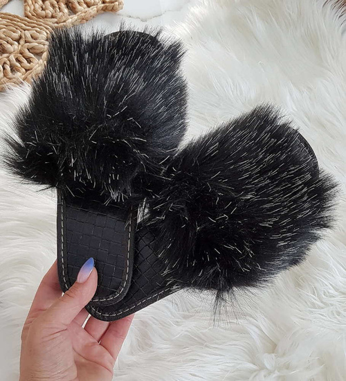 Czarne kapcie domowe klapki z futerkiem /A4-1 6169 S195/