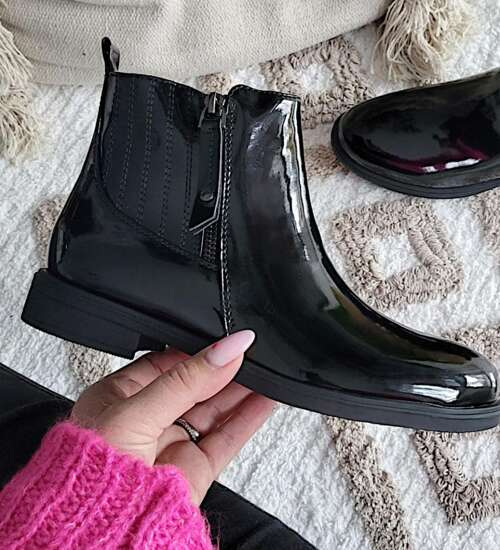 Czarne botki lakierowane na niskim obcasie /E1-3 15231 T396/ Czarne botki lakierowane na niskim obcasie /E1-3 15231 T396/