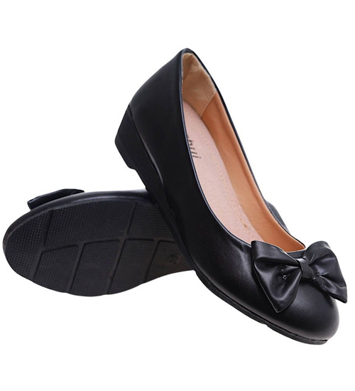 Czarne czółenka na niskim koturnie /C3-2 14607 T144/