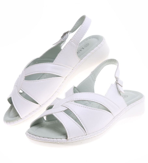 Białe sandały damskie na niskim obcasie /B5-1 16519 T138/