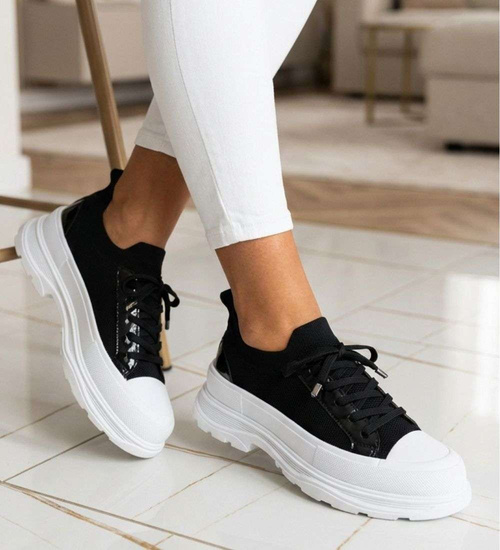 Czarne trampki na platformie wsuwane /D8-3 18721 T7/