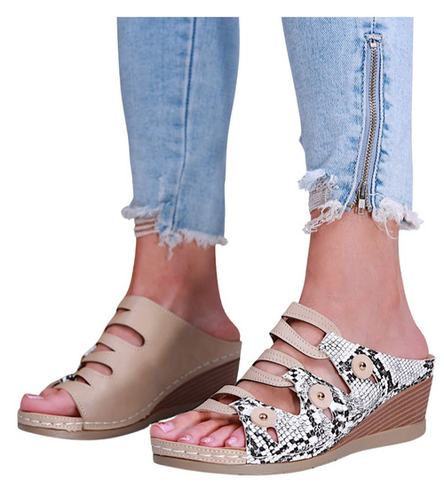 Beżowe klapki damskie na koturnie /D9-3 16144 S235/