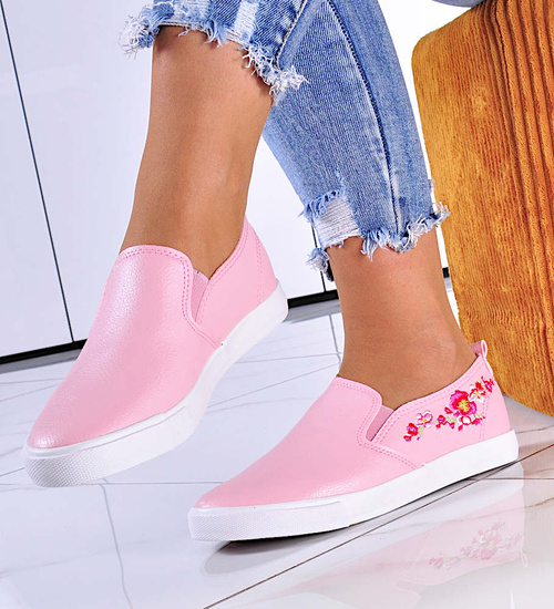 Różowe damskie tenisówki z haftem /A1-3 6002 S195/