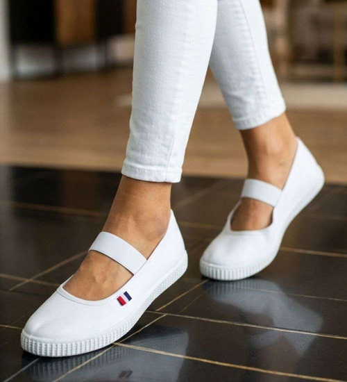 Białe wsuwane tenisówki damskie czeszki /D2-3 18794 T282/