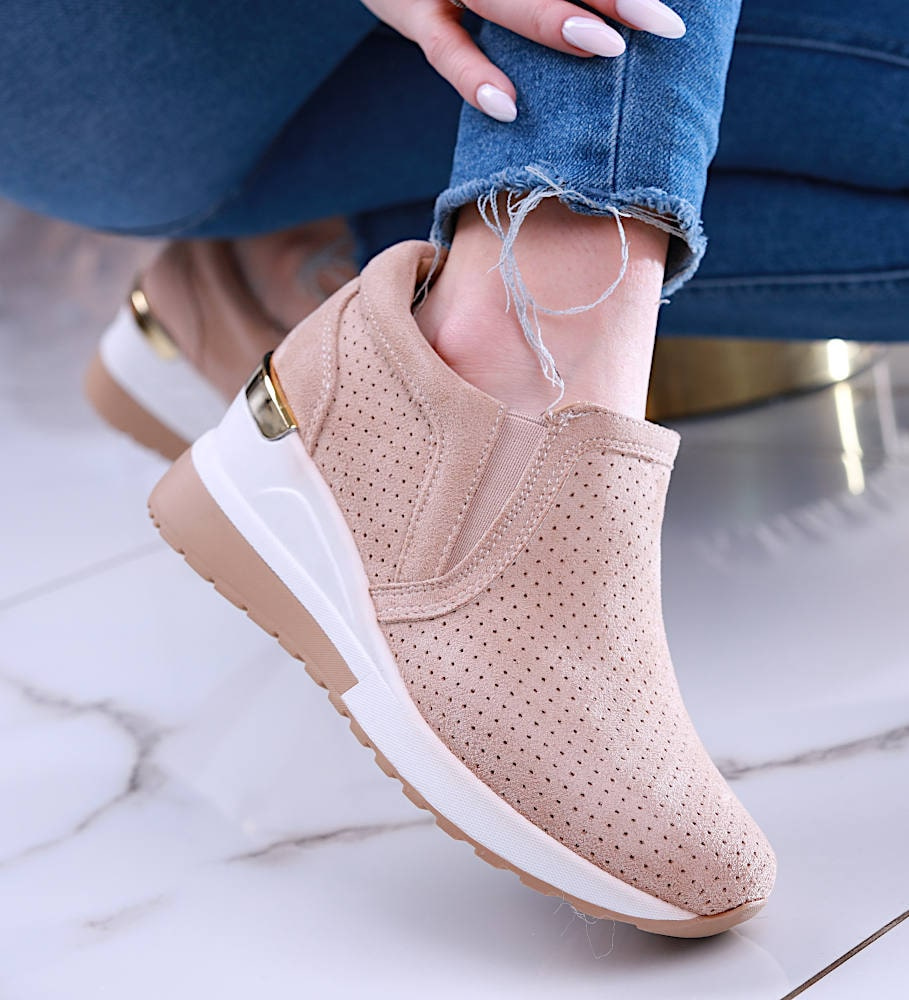 Beżowe damskie trampki na koturnie