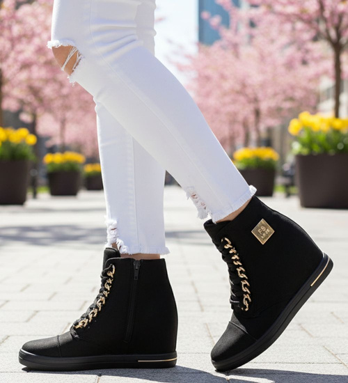 Czarne sneakersy damskie na koturnie /A9-3 12766 T596/