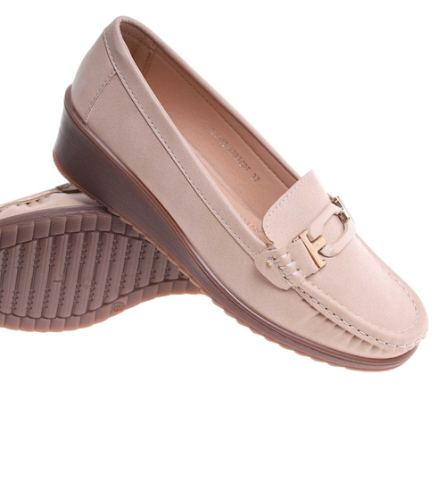 Beżowe czółenka na niskim koturnie /F8-2 18091 T287/