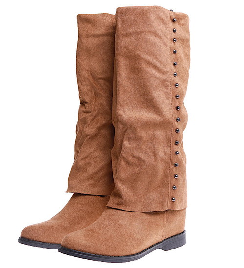 Karmelowe kozaki na niskim koturnie /A4-2 15241 T223/