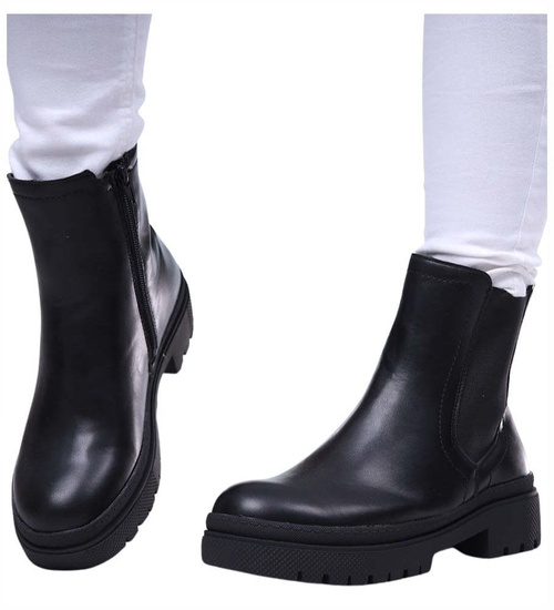 Czarne botki sztyblety na płaskim obcasie /A2-3 16861 G347/