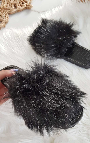 Czarne kapcie domowe klapki z futerkiem /A4-1 6169 S195/