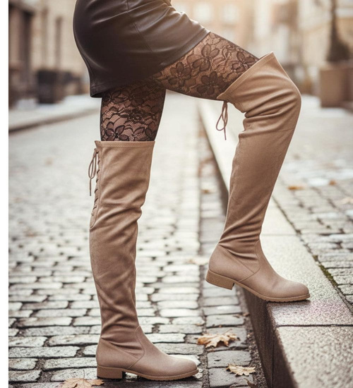 Beżowe kozaki muszkieterki na płaskim obcasie /E1-2 18602 G366/