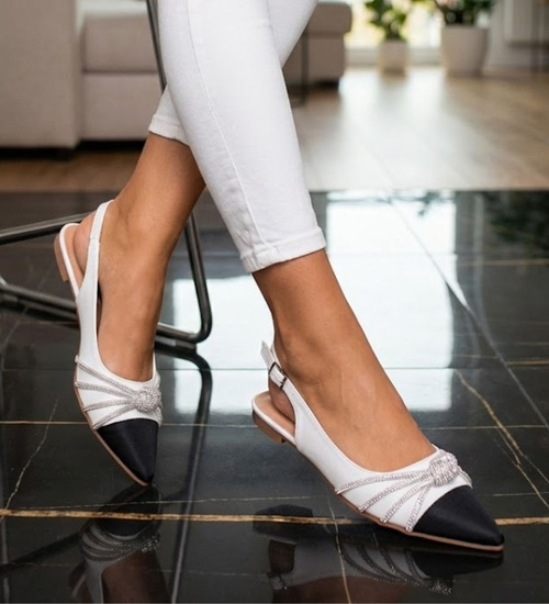 Białe sandały na płaskim obcasie /G5-2 12081 T394