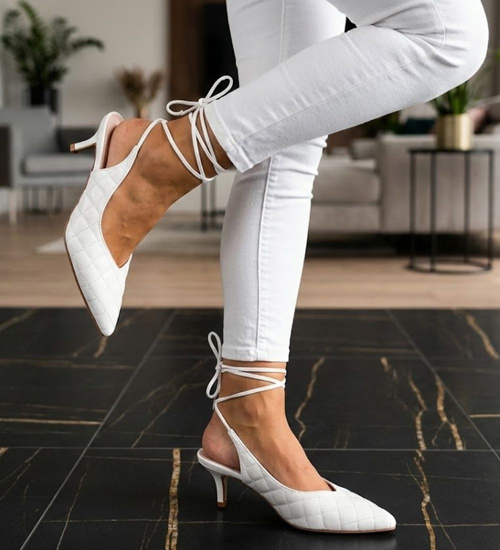 Białe czółenka na niskim obcasie Lace Up /B3-2 12206 T390/