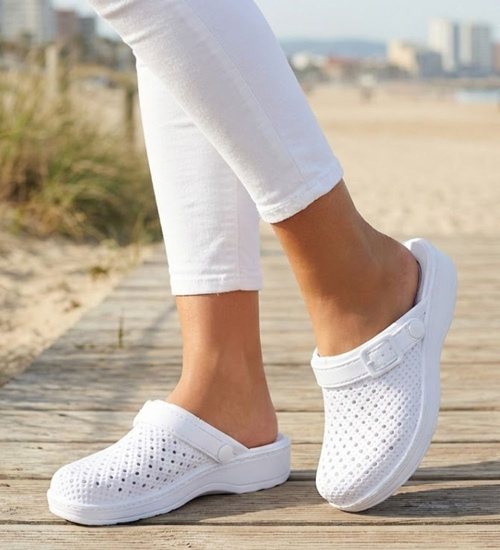 Wodoodporne białe kryte klapki damskie /F3-1 15545 S189/