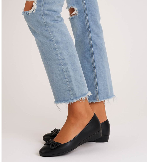 Czarne czółenka na niskim koturnie /C3-2 14607 T144/