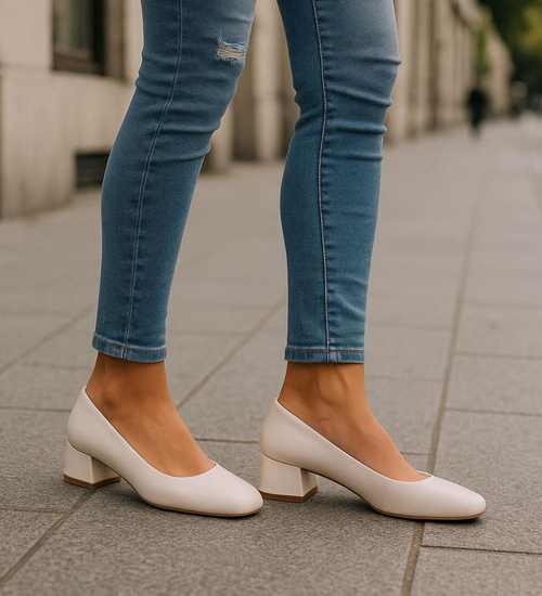 Beżowe czółenka na niskim obcasie /A6-3 +h2 18226 W102/