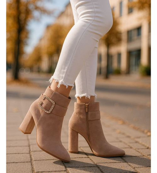 Beżowe klasyczne botki damskie na obcasie /D7-3 18338 T381/