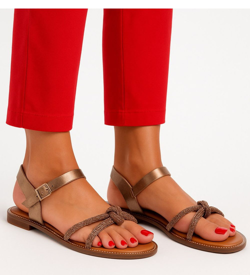 Złote sandały na płaskim obcasie z cyrkoniami /G11-2 16302 T282/