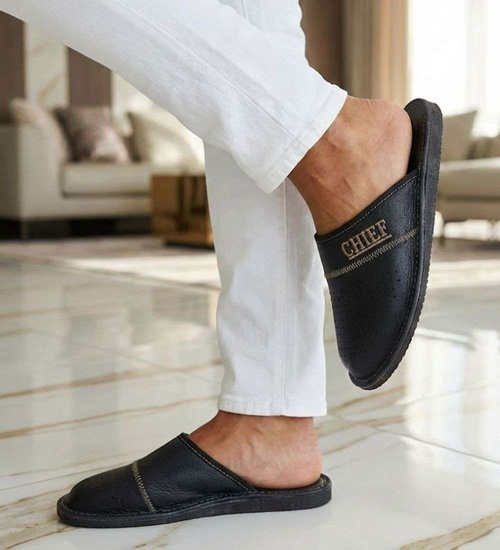 Skórzane kryte klapki domowe Chief czarne /G5-1 18684 S290/