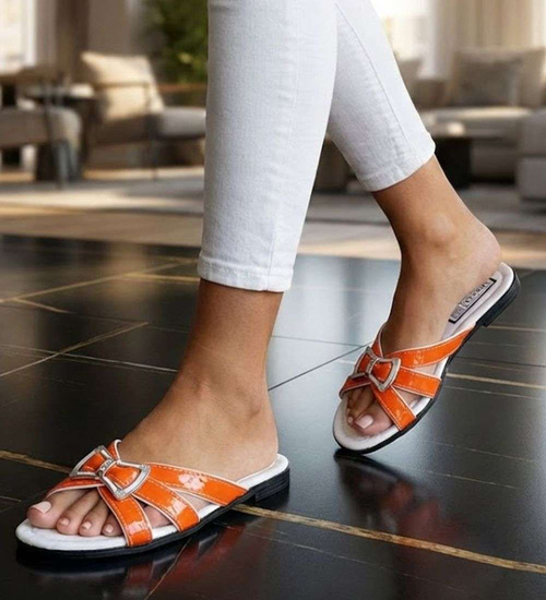 Pomarańczowo białe klapki na płaskim obcasie /H2 14340 T005/